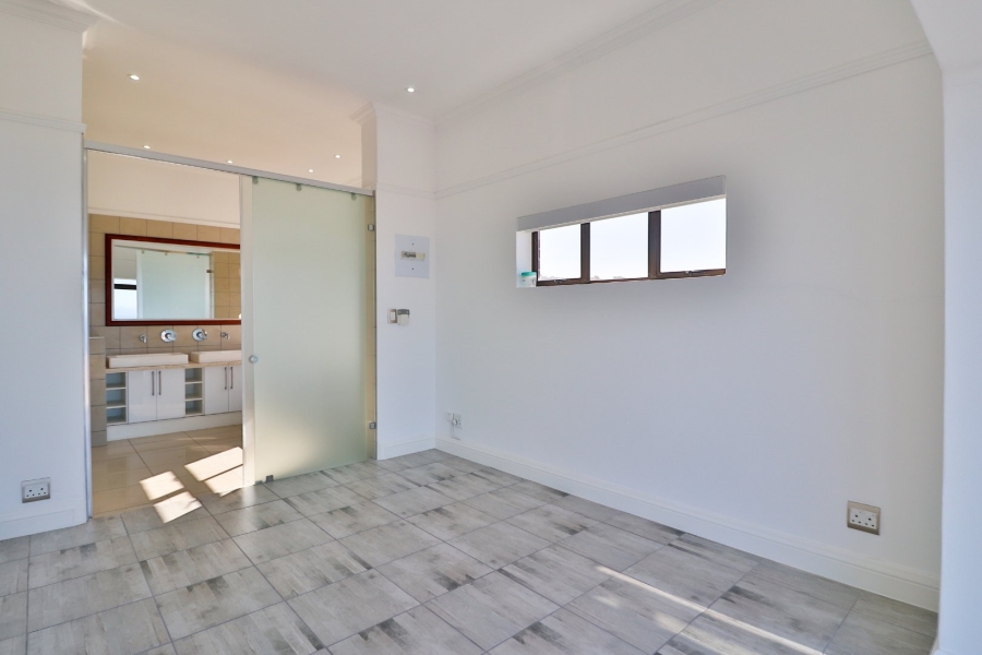 8 Bedroom Property for Sale in Reebok Western Cape